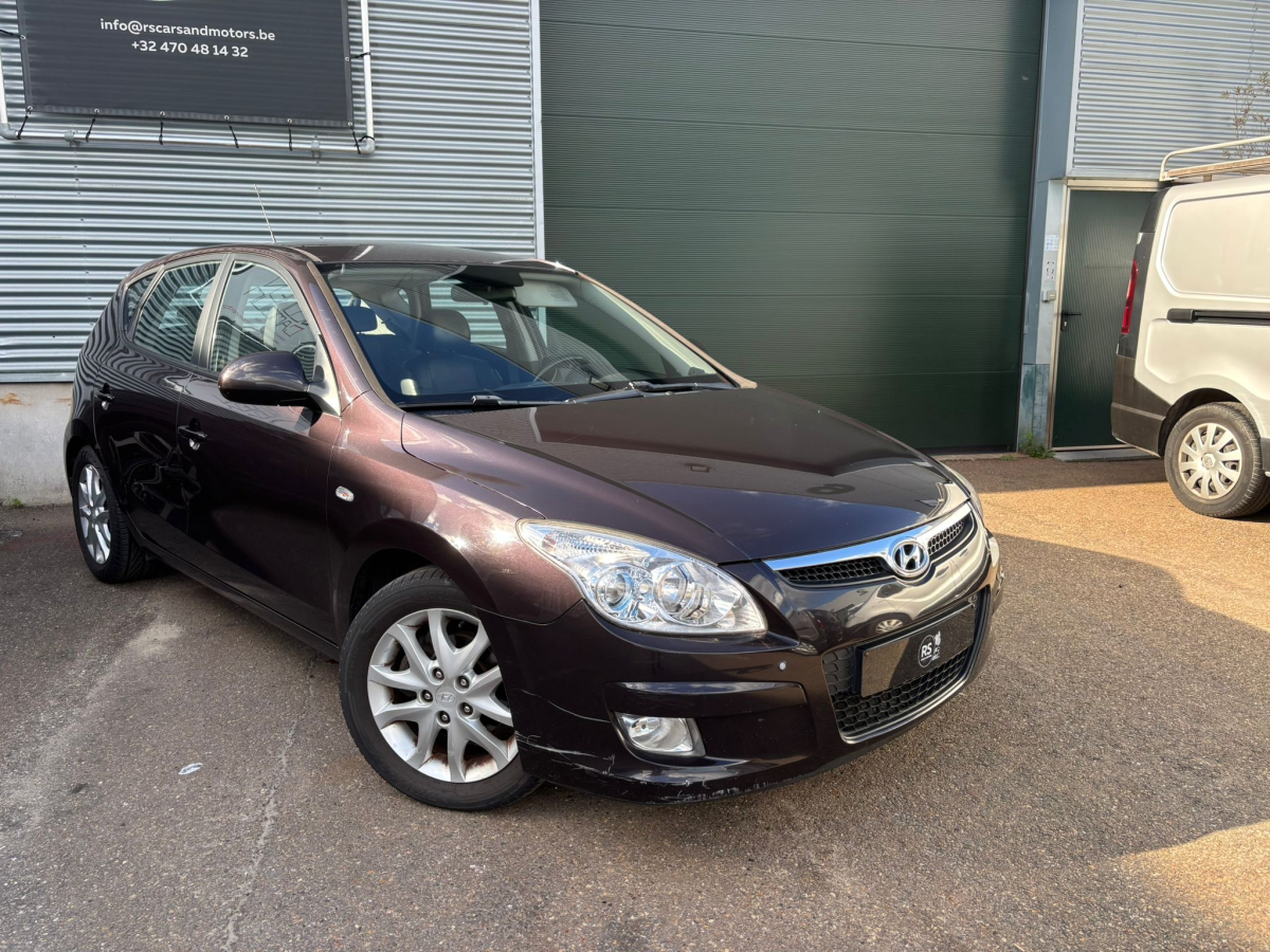Hyundai i30 Airco/Trekhaak/Leder/Gekeurd